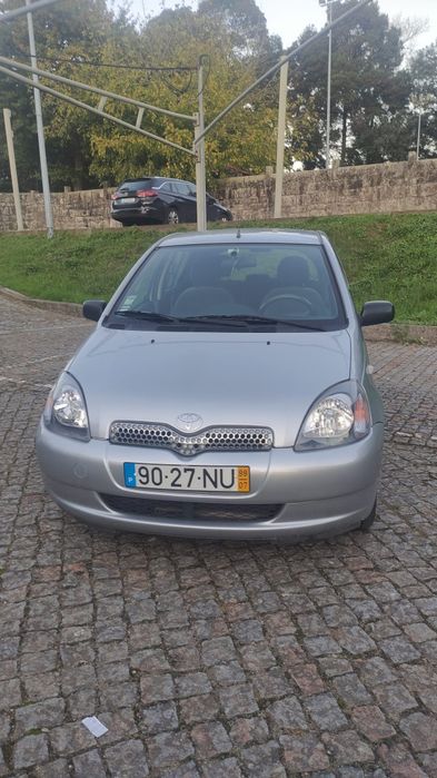 Toyota Yaris impecável