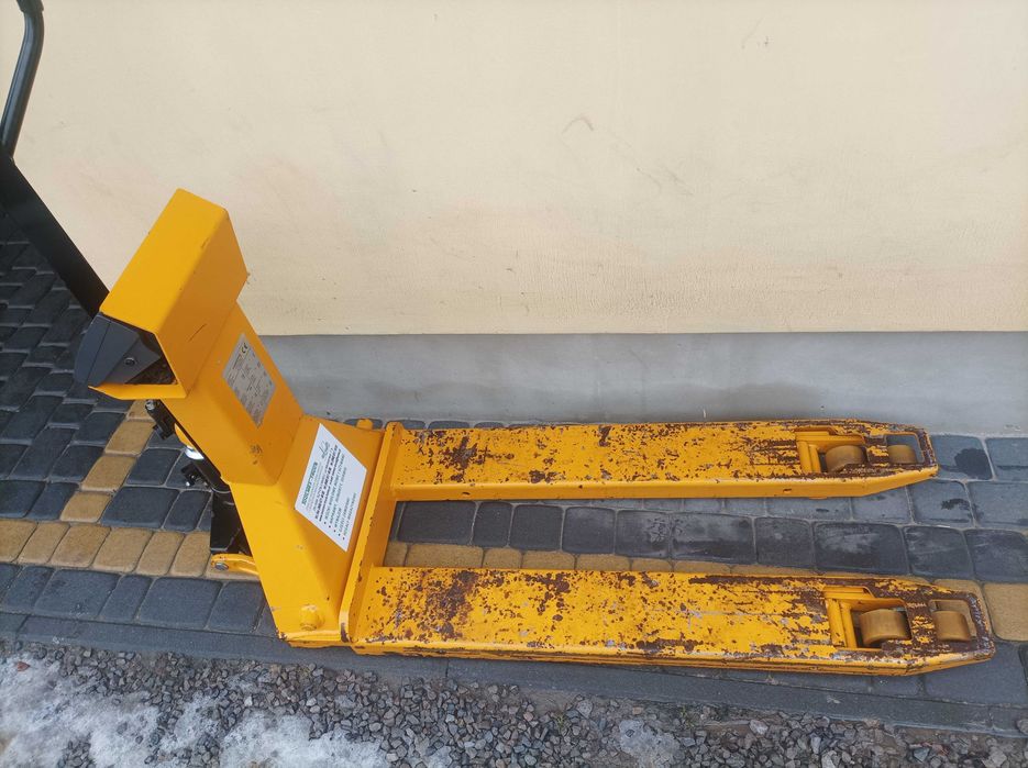 Paleciak z wagą elektroniczną 2000 kg