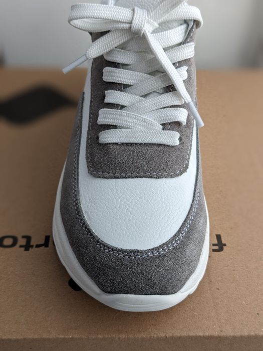 Кросівки жіночі шкіряні