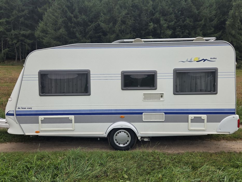 Przyczepa kempingowa HOBBY 460 z napędem oraz przedsionkiem DMC 1300kg