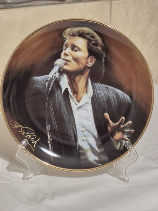 Vintage angielski talerz kolekcjonerski – Cliff Richard