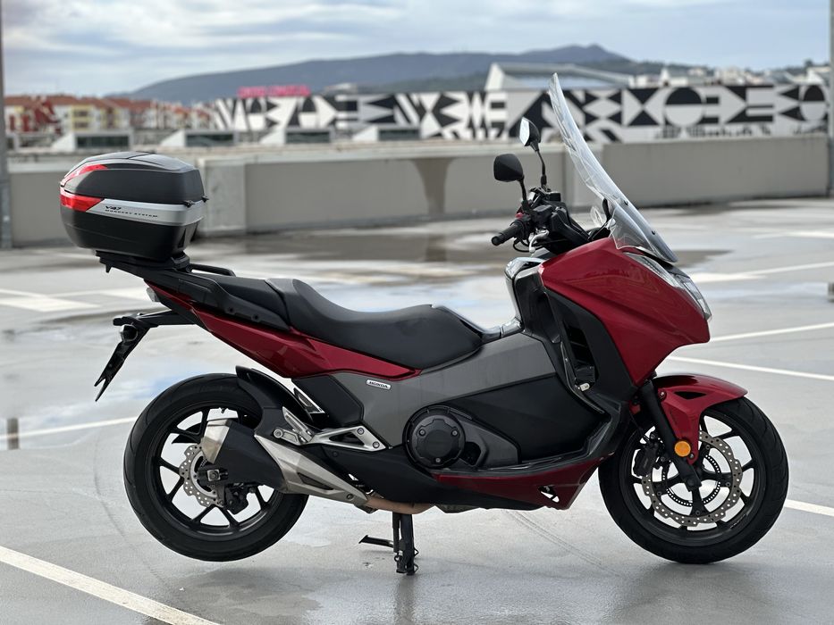 HONDA INTEGRA 750 - Full Extras!