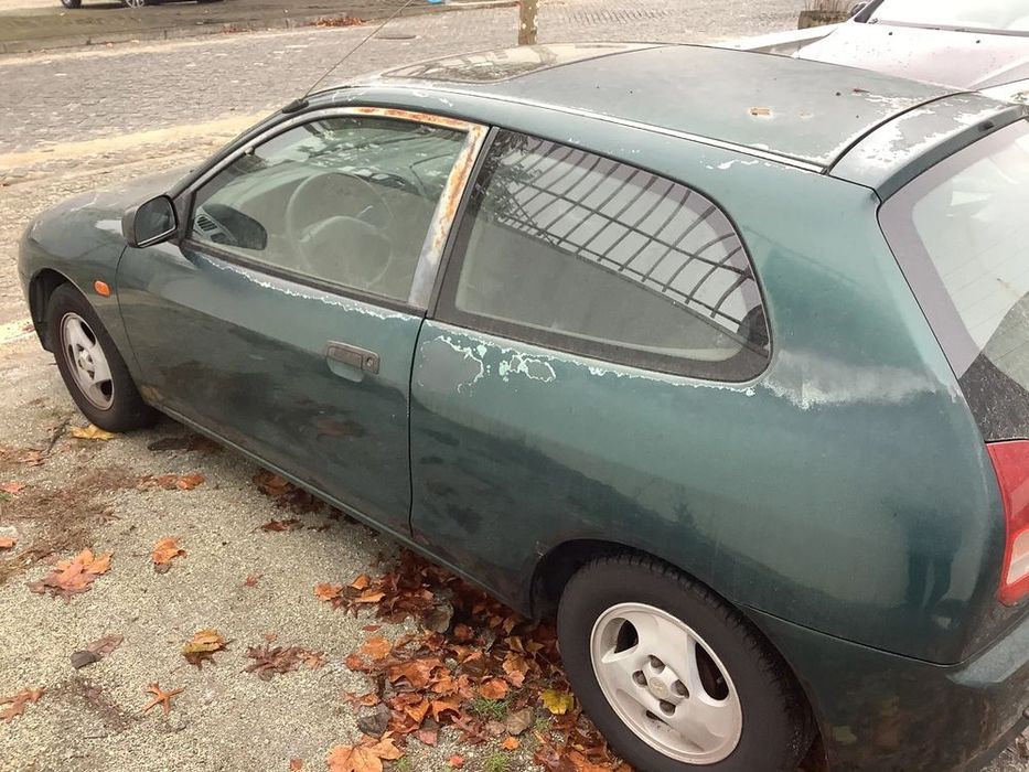 Mitsubishi Colt 1.3i 75cv 1997 - Para peças