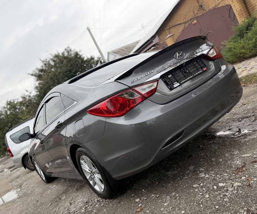 Hyundai sonata 2011