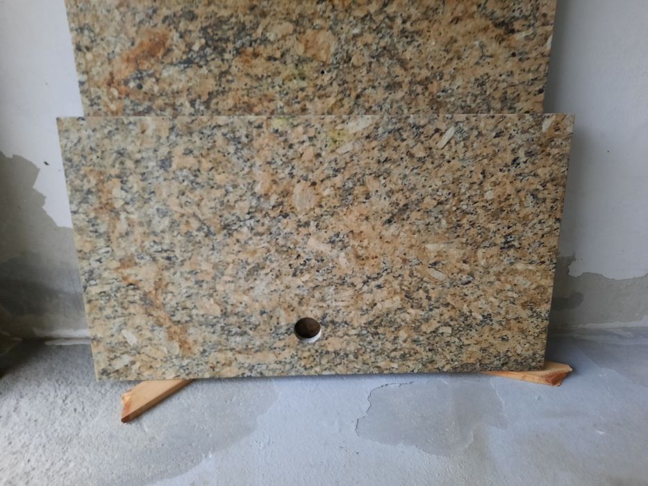 Granit grecki z oczkiem