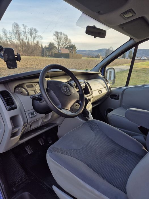 Opel Vivaro 2.5 CDTI 146 KM 2008r. 8os.
Na sprze