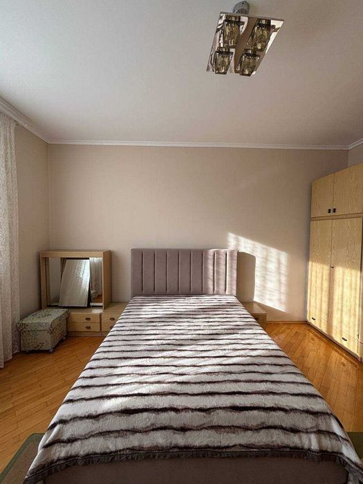 Продається унікальний триповерховий польський особняк!