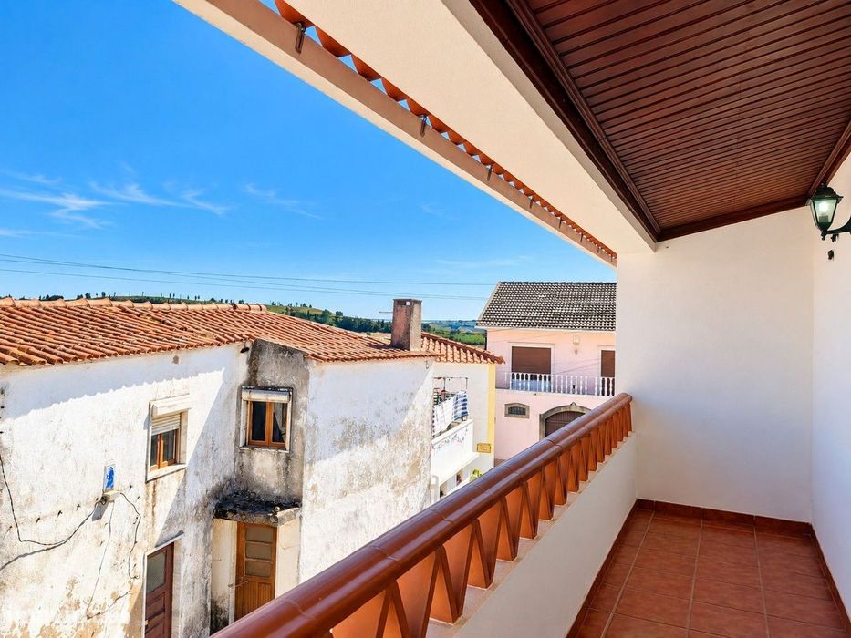 Moradia T3+1 com Garagem, Logradouro e Terraço em Aldeia Galega da ...