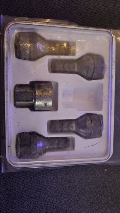 Zestaw śrub antykradzieżowych