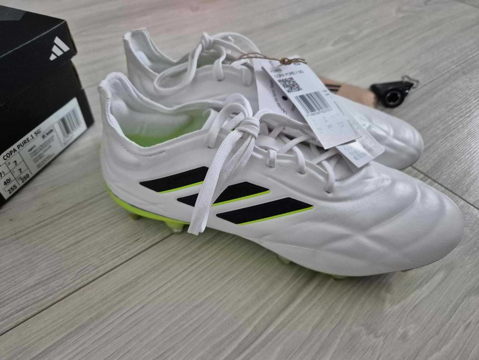 Profesjonalne korki piłkarskie Adidas Copa Pure.1 SG HQ8975 r. 40 2/3