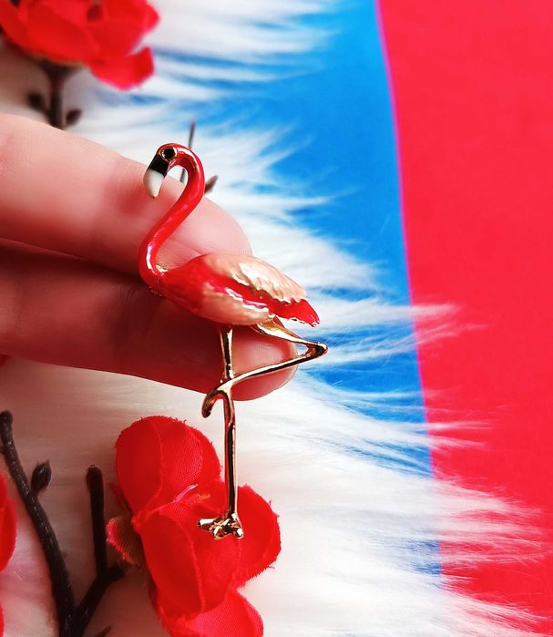 Broszka flaming, nowa