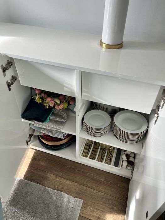 Aparador branco e dourado interdesign