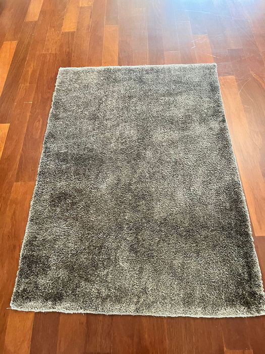 Tapetes cinza pelo curto