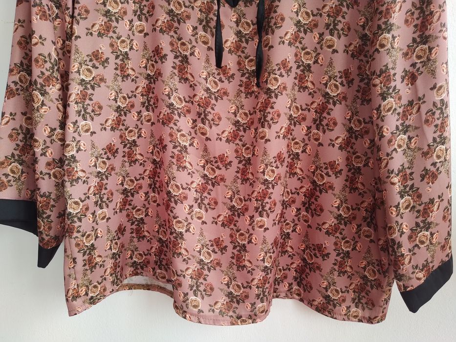 Blusa rosa floral - Gaami - Tamanho M - Nova!