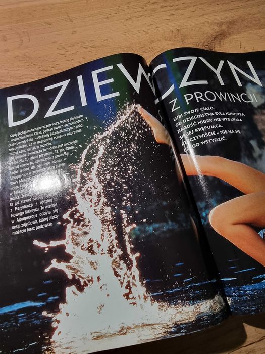 Playboy 8/000 - Kristi Cline, Angie Everhart, Jeff Bezos, Paulo Coelho