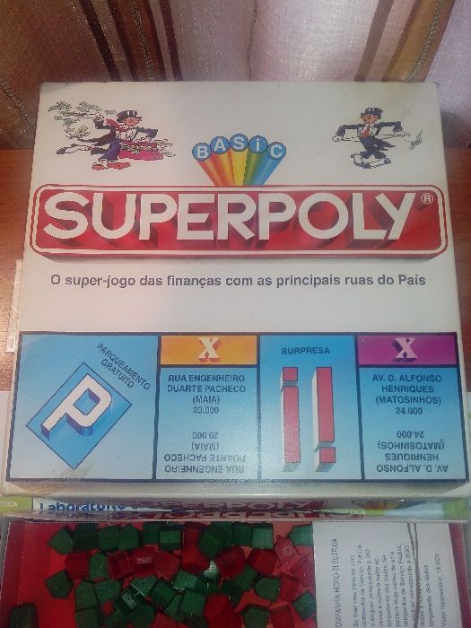 Jogo de Superpoly em boas condições.