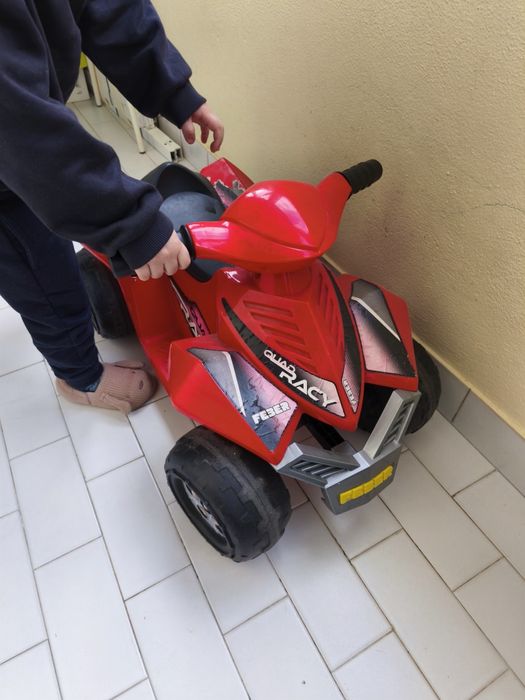 Carro elétrico criança