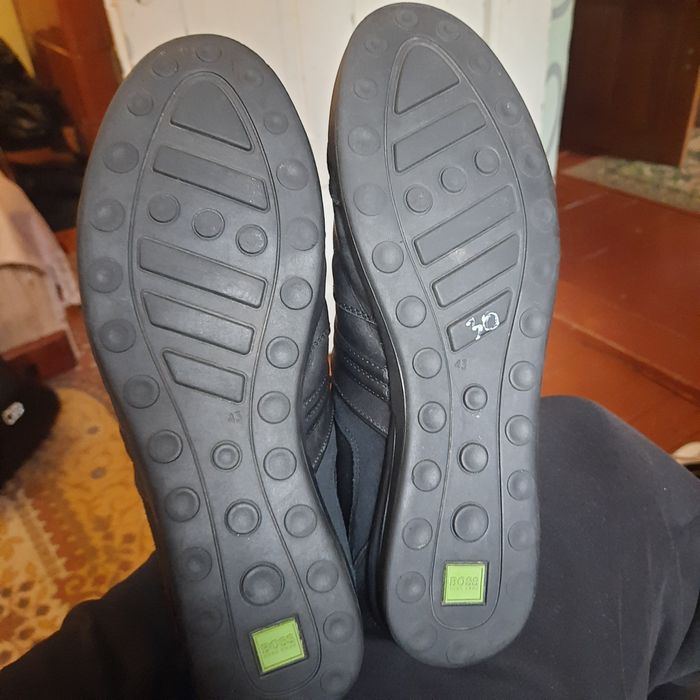 Продам кросівки хугобос