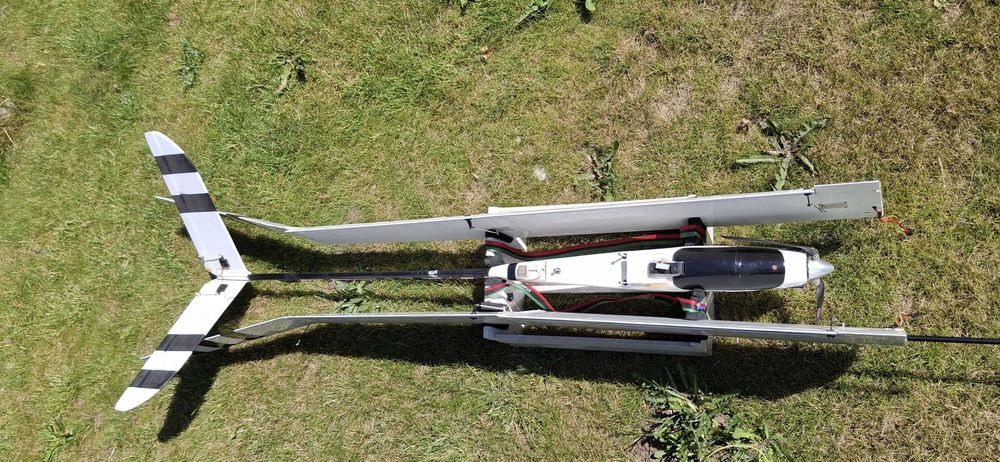 Motoszybowiec o rozpiętości 3.2 m