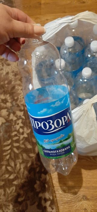 Пластикові пляшки, бутилки