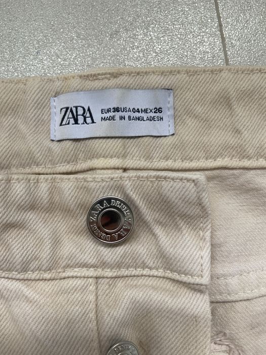 Calças de ganga bege da Zara