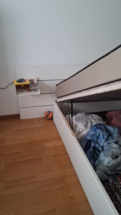 Cama e cabeceira
