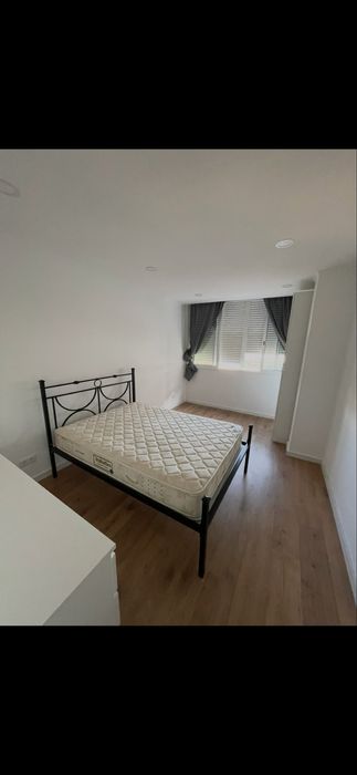 Vendo cama de casal preta