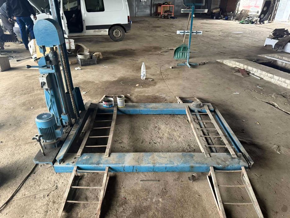 Авто підйомник ножничного типу на 1.5 т