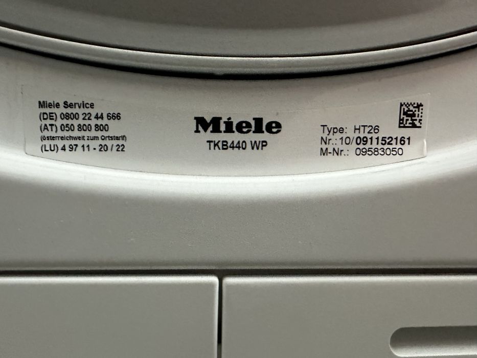 Сушильна машина Miele TKB440WP
