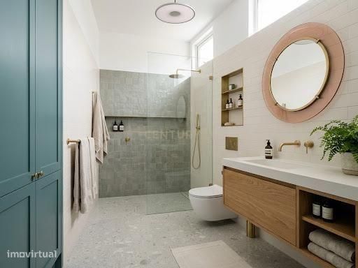 Apartamento T3 na avenida principal de Corroios - Oportunidade Única!