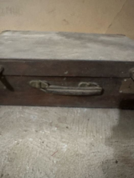 Mala em madeira antiga