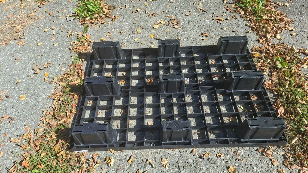 Palety 120x80 plastikowe ażurowe kratowe Europalety Mocne