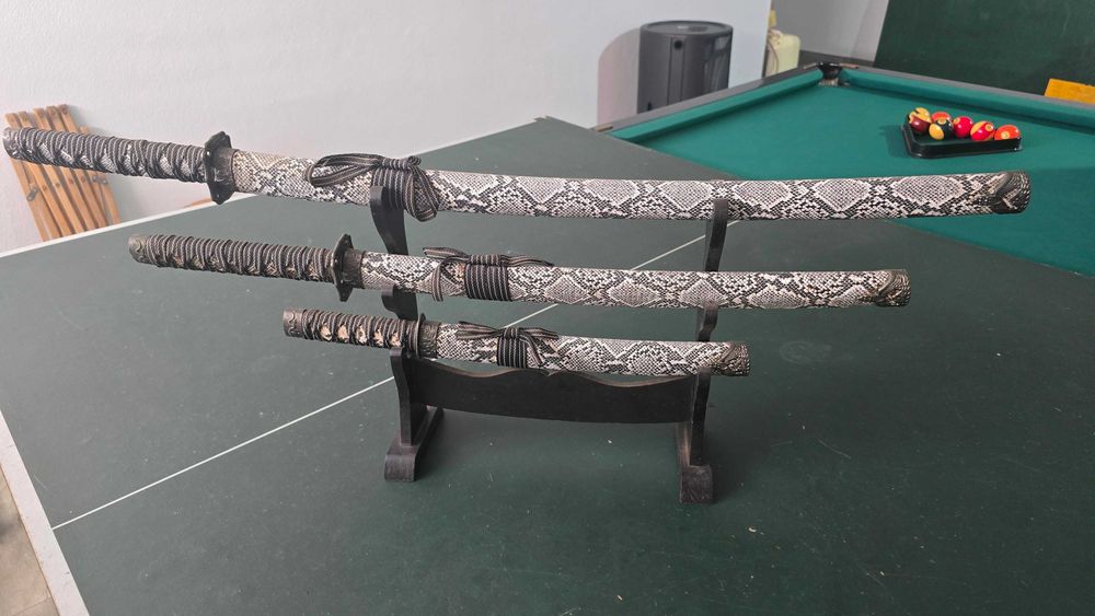Conjunto 3 Katanas Decorativas com Suporte | Estilo Japonês