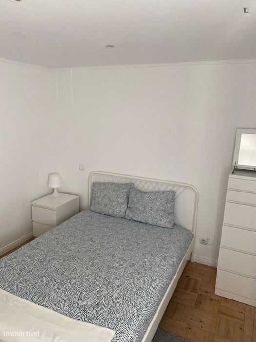Quarto - localizado em Olivais Lisbon