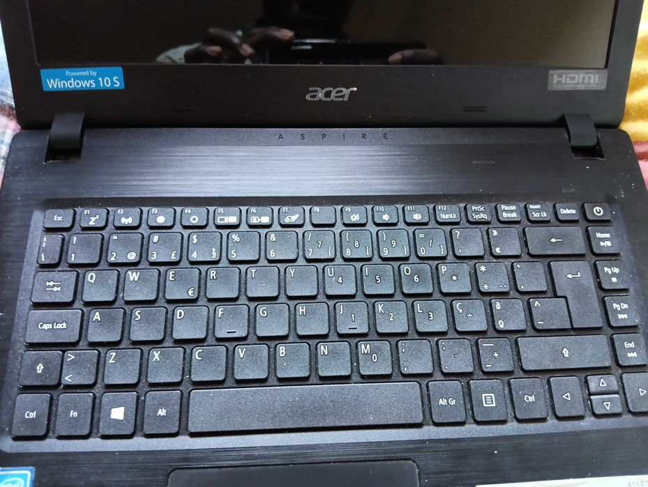 Portátil Acer Aspire 1 - 14" | Intel Celeron | 4GB RAM | 64GB eMMC | Como Novo (Formatado)