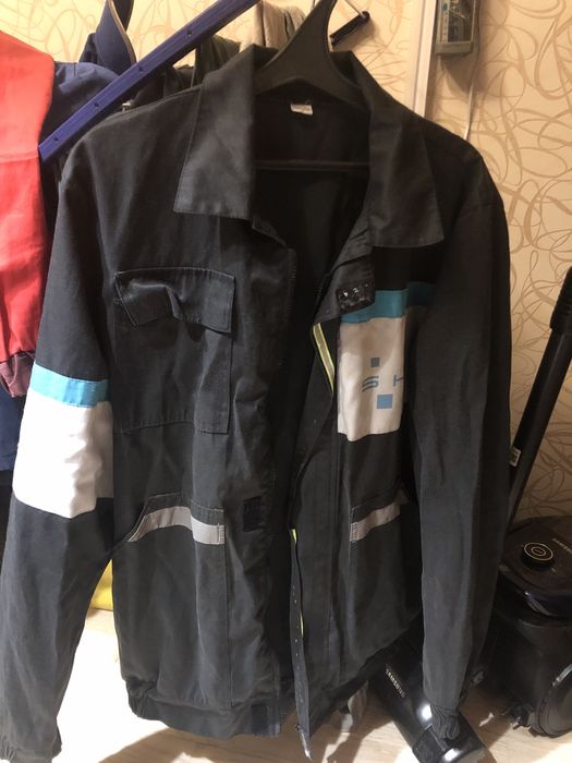 Продам спецовки куртки