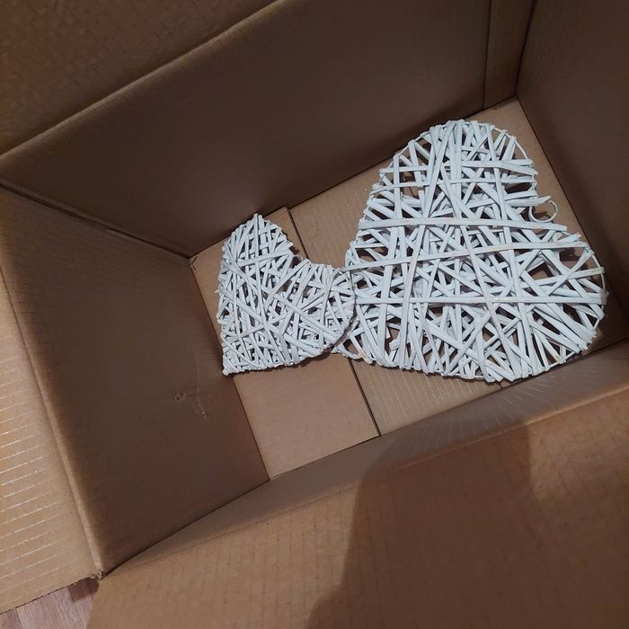 Serca wiklinowe 
- 7 szt dużych serc 
- siatka bi