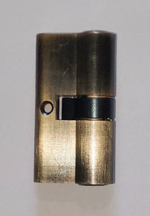 Два циліндри під один ключ (два цилиндра под один ключ)


c .l 64%


П