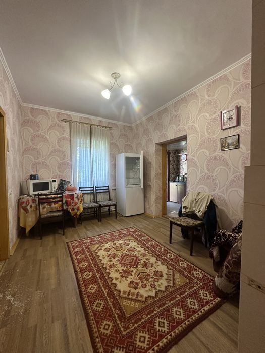 Продаж 1/2 частини будинку в с.Анисів з ремонтом та 7 сотками землі!