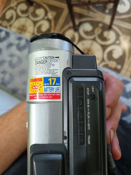 Продам відеокамеру Sony Handycam Vision CCD-TRV68        гарному стані