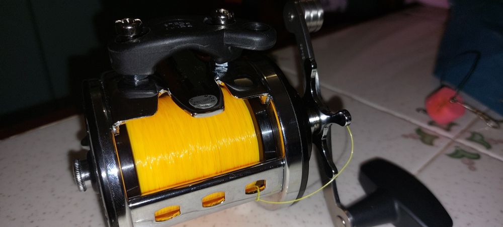 Carreto pesca penn Jigmaster 500L