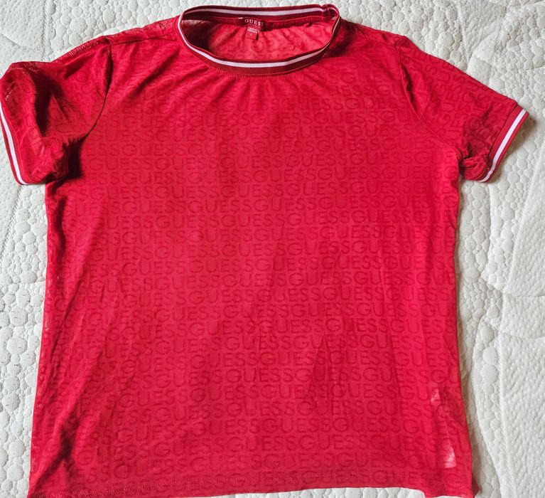 Bluzka w monogramy Guess