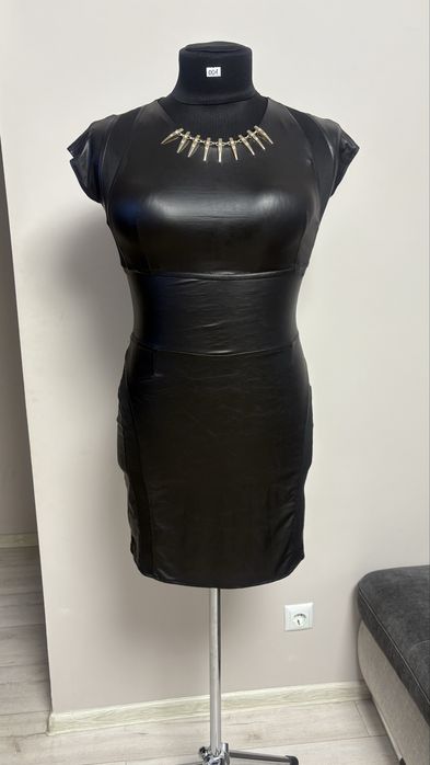 Платье коктейльное черное M экокожа