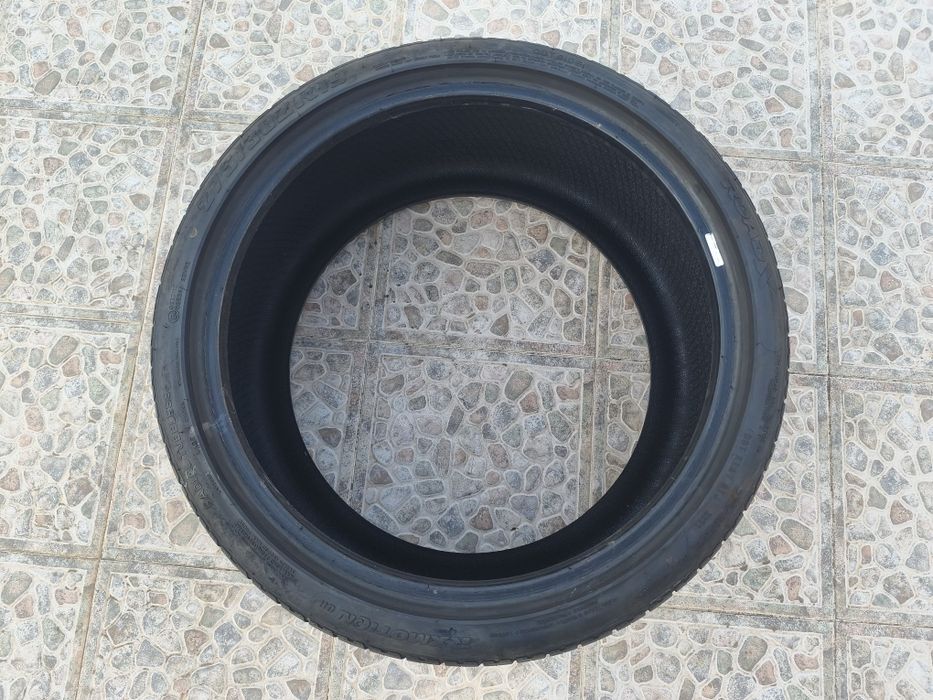 Vendo 1 pneu 275 30 r19