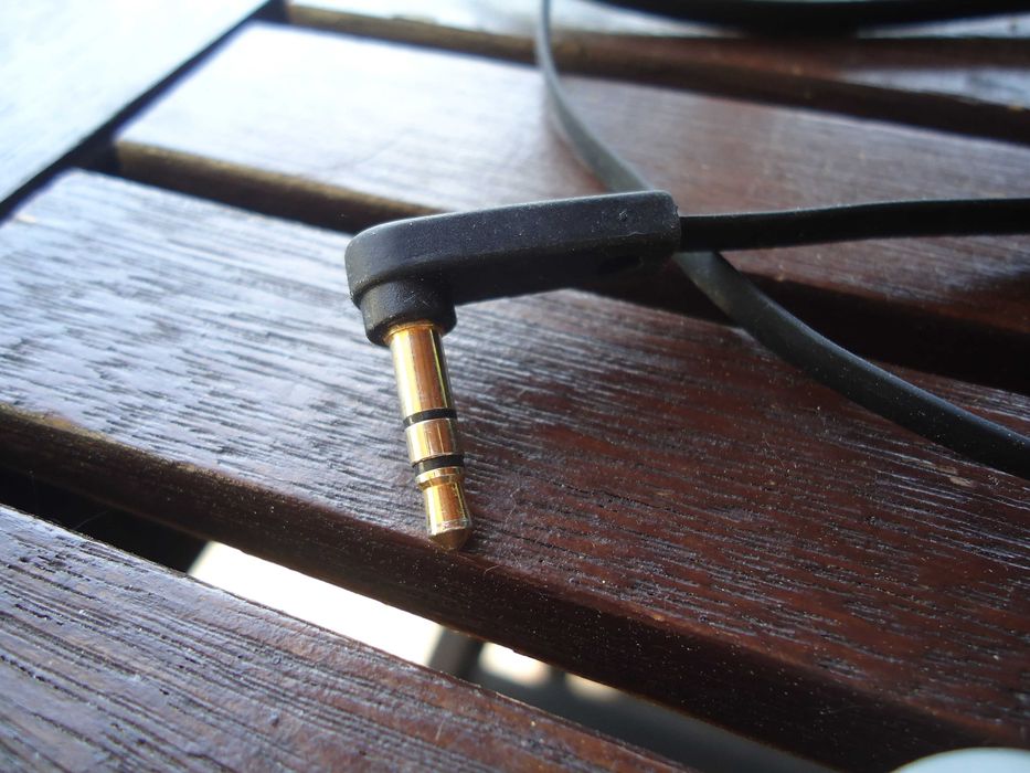 słuchawki pchełki douszne na kablu czarno srebrne