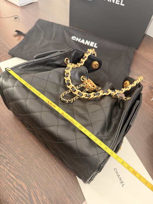 Chanel Drawstring Bucket Bag preta Caviar Gold Hardware