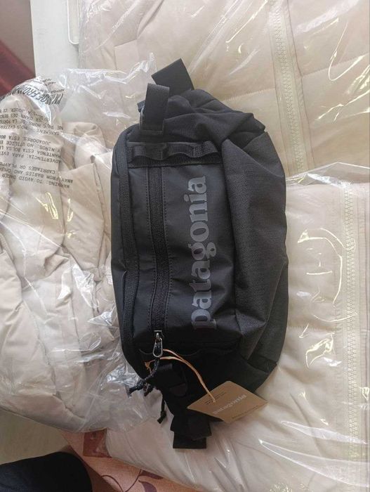 Patagonia Black Hole Waist Pack 5L Black — новая, оригинал