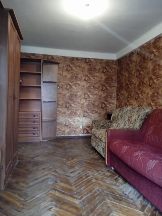 1-кіманатна подобово на Салютній поряд з метро нивки , Святошино своя