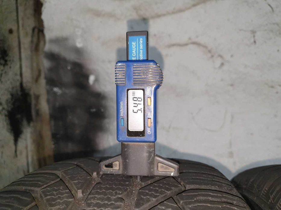 Dwie Opony zimowe 215/60R16 Semperit Master-Grip 2 5,5mm 2019r