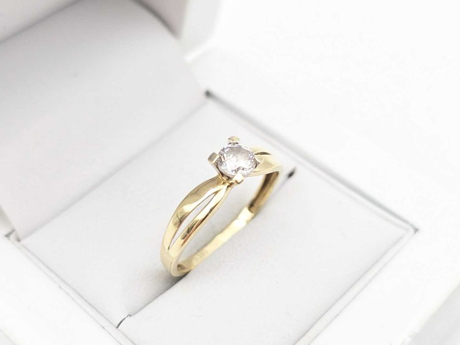 Złoty pierścionek z oczkiem 585 R. 19